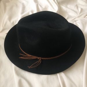 Black faux suede fashion hat